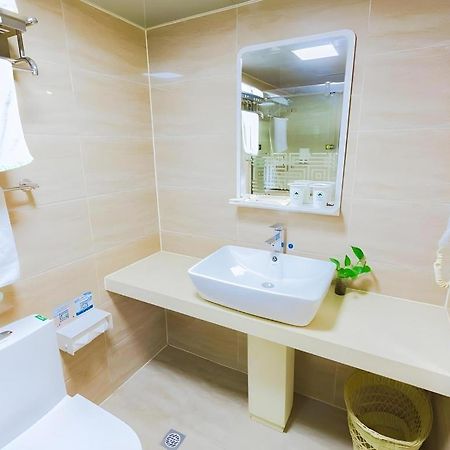Greentree Inn Shanghai Guangxin Road Tongji Hospital Express Hotel Exterior photo
